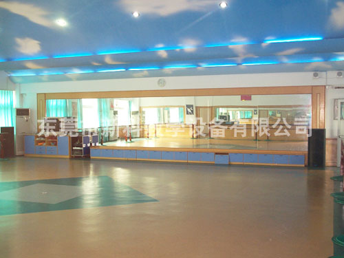 <a href='http://www.j-and-t.com.cn/chanpin/59-1.html' target='1' style='font-size:18px; font-weight:bold; color:#000000;'>舞蹈室</a>2