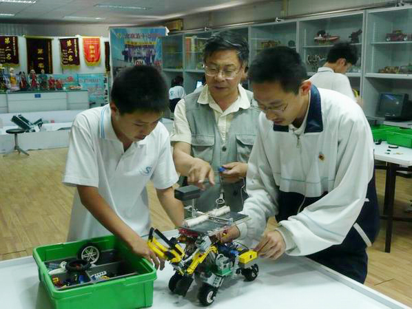 <a href='http://www.j-and-t.com.cn/chanpin/60-1.html' target='1' style='font-size:18px; font-weight:bold; color:#000000;'>機(jī)器人功能室</a>