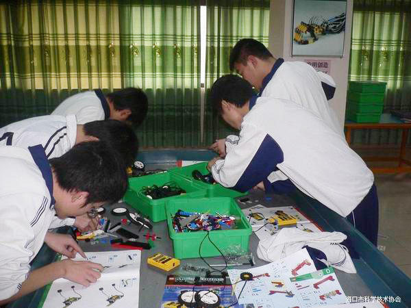 <a href='http://www.j-and-t.com.cn/chanpin/60-1.html' target='1' style='font-size:18px; font-weight:bold; color:#000000;'>機(jī)器人功能室</a>2