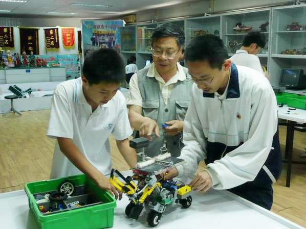 <a href='http://www.j-and-t.com.cn/chanpin/60-1.html' target='1' style='font-size:18px; font-weight:bold; color:#000000;'>機(jī)器人功能室</a>5